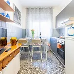 アパート Guesthost - Santa Croce Cozy Flat With Balcony パルマ