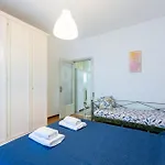 Guesthost - Santa Croce Cozy Flat With Balcony *