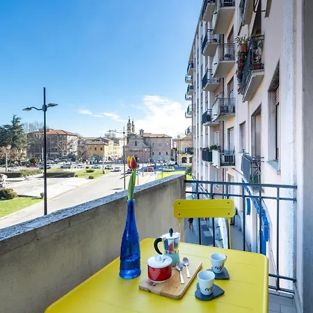 Guesthost - Santa Croce Cozy Flat With Balcony