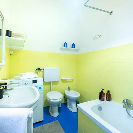 아파트 Guesthost - Santa Croce Cozy Flat With Balcony