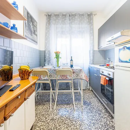 Apartamento Guesthost - Santa Croce Cozy Flat With Balcony Parma