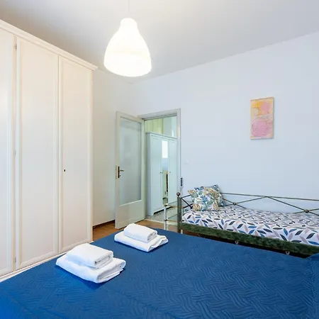 Guesthost - Santa Croce Cozy Flat With Balcony *