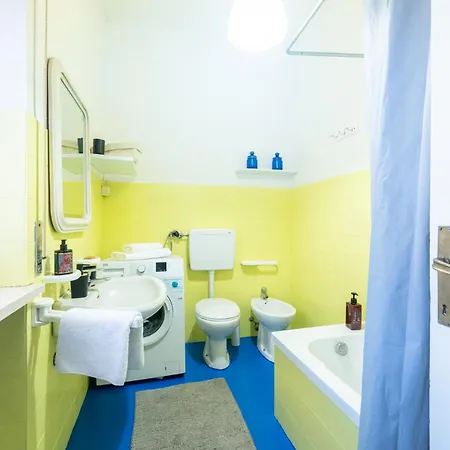 Guesthost - Santa Croce Cozy Flat With Balcony Apartamento Parma