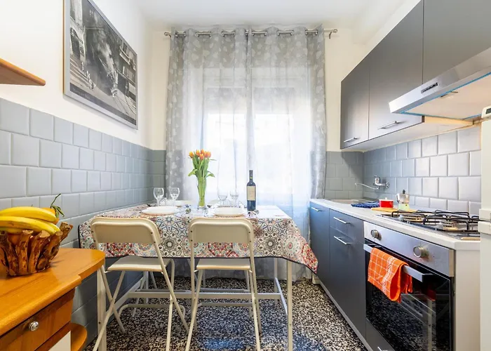 Guesthost - Santa Croce Cozy Flat With Balcony *