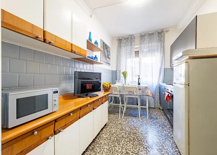아파트 Guesthost - Santa Croce Cozy Flat With Balcony