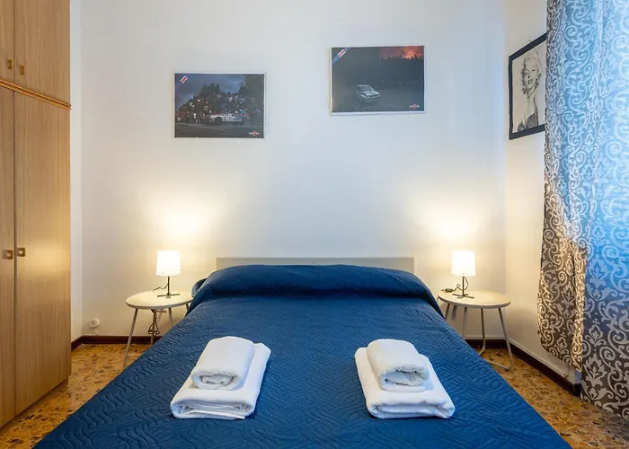 Guesthost - Santa Croce Cozy Flat With Balcony 아파트