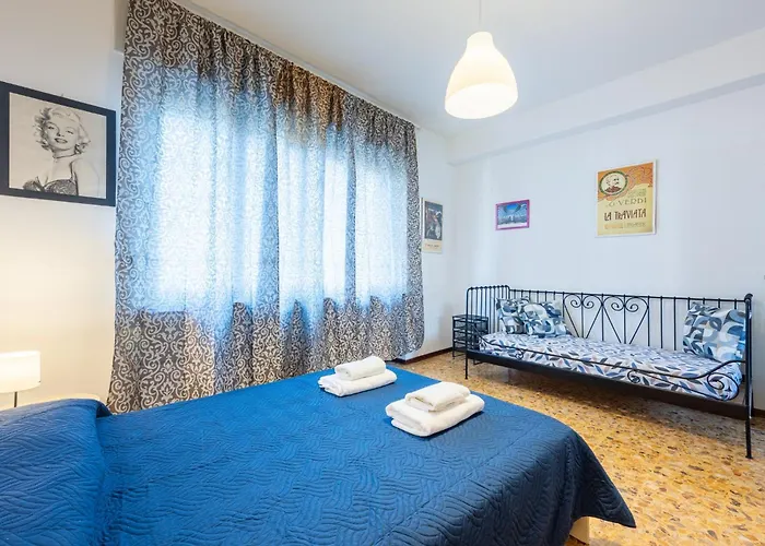 Guesthost - Santa Croce Cozy Flat With Balcony