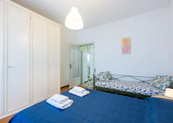 Guesthost - Santa Croce Cozy Flat With Balcony *