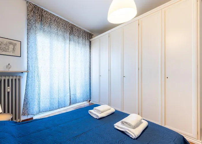 Guesthost - Santa Croce Cozy Flat With Balcony Apartment *