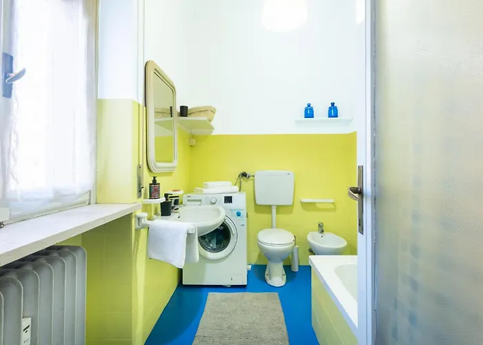 Guesthost - Santa Croce Cozy Flat With Balcony Apartment *